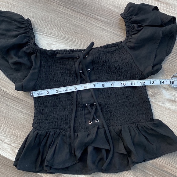Black top ruffled sleeve - Picture 3 of 5